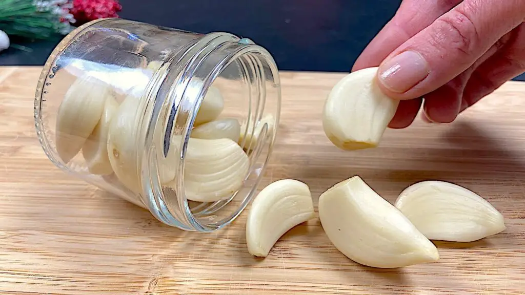 Hair Grows Like Crazy And Doesn’t Fall Out! The Best Remedy With Just 3 Powerful Ingredients Including Garlic